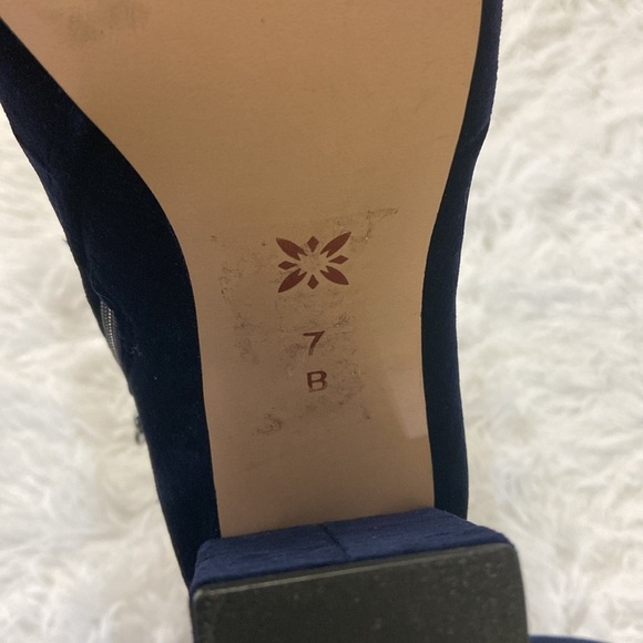 BCBGeneration BLUE VELVET WOMEN ANKLE BOOTS. SIZE- 7 B - Picture 7 of 7